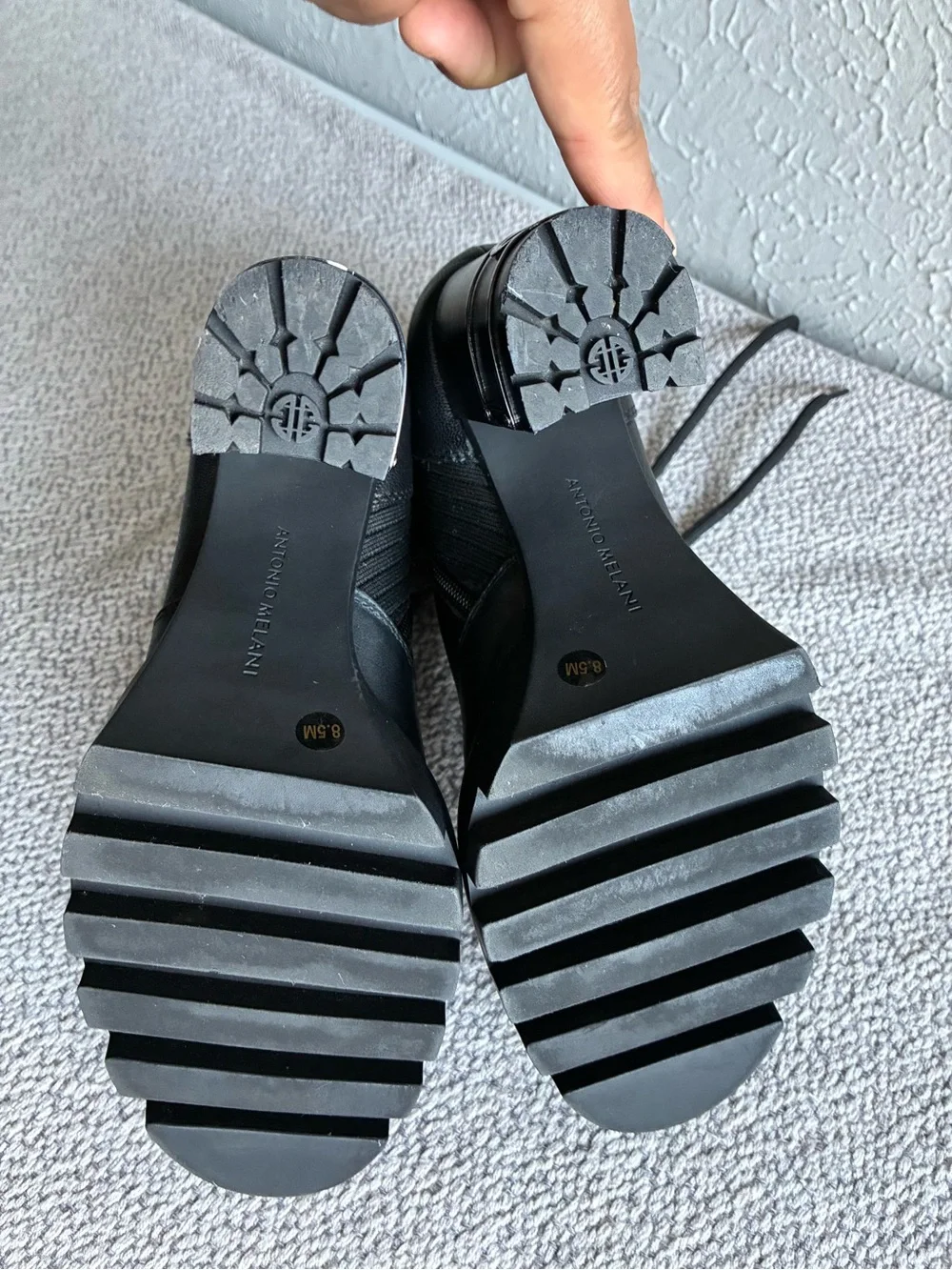 Antonio Melani Perline Black Leather Lace-Up Lug Heel Booties 8.5M